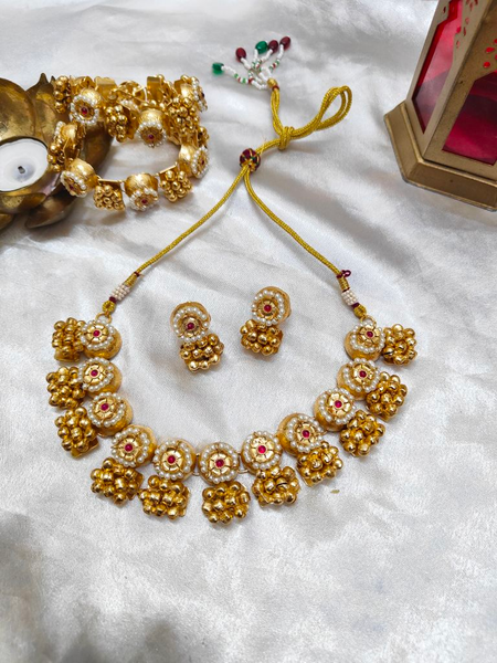 Temple jewellery hot sale set gold