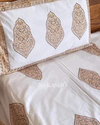 SUPER KING BEDLINEN WITH PILLOW COVER