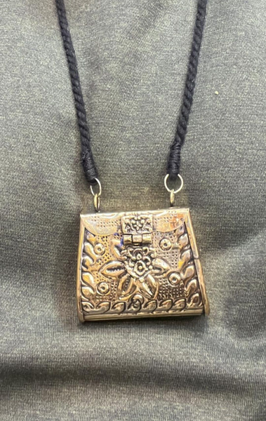 Ekani Chitai Work Gold Batua Necklace