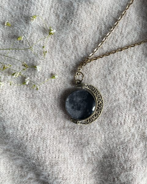 Birthmoon and flower rotating pendant