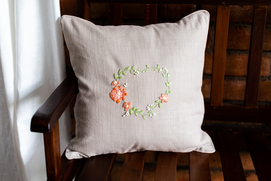 女性タレント Her lip to - HH Embroidery Cushion Cover Herrschners Catherine Pillow Cover Stamped Embroidery