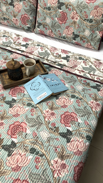 Guldasta Quilted Reversible Bedcover